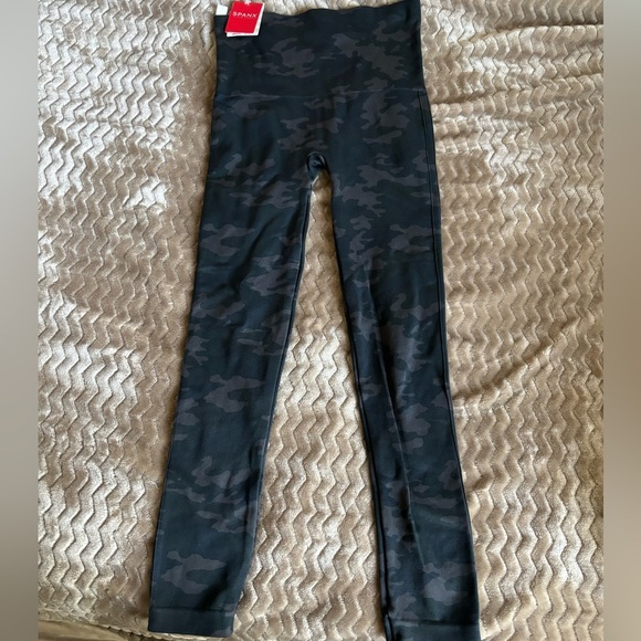 NEW SPANX - Look At Me Now Seamless Leggings - Picture 9 of 10